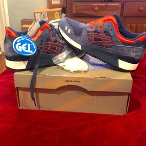 *NWT* ASICS Size 7 1/2 menβs Gel Lyte Blue Shoes